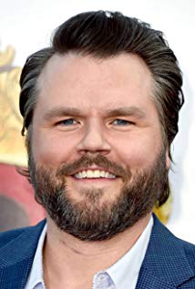 How tall is Tyler Labine?